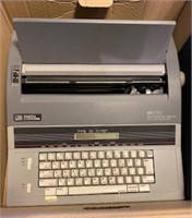 SD 770 Word Processing Typewriter+Extra Parts