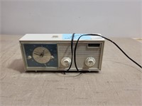 Vintage Clock Radio (works)