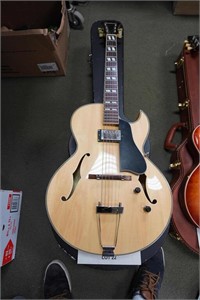 Eastman AR371CEBD Guitar