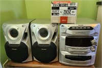 Panasonic SA-AK14 Stereo System w/ Box of CDs.