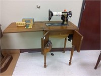 Singer Sewing Machine in Wooden Cabinet