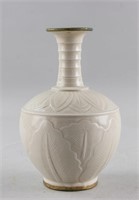Chinese Song Style White and Gilt Porcelain Vase