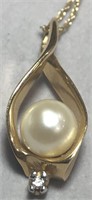 14KT YELLOW GOLD PEARL & DIAMOND PENDANT WITH