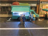 Food Truck w/ Accessory pieces