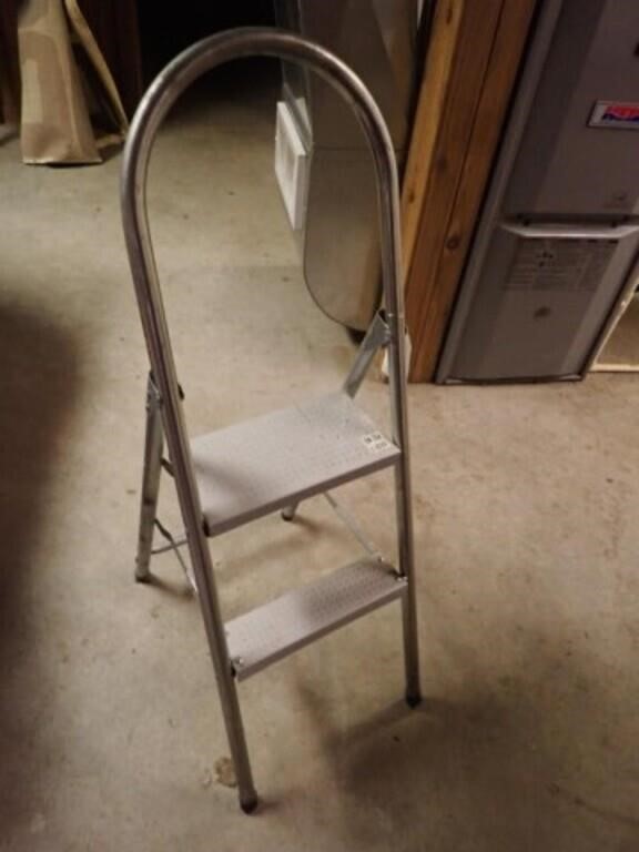 Metal 2-Step Folding Ladder