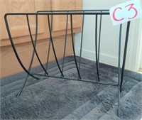 T - METAL MAGAZINE RACK (C3)