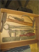 Box w/old tools and misc
