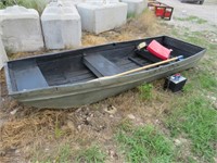 10ft Flat Bottom Boat w/New Battery and a Charger