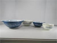 SET OF 4 PYREX MIXING BOWLS