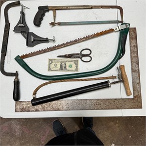 Assortment of tools (WS)