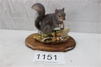 Homco Squirrel w/Acorns w/Wood Base