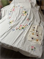 Embroidered/appliqué tablecloth & three napkins