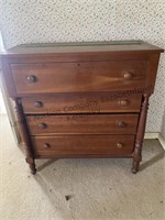 Cherry chest of drawers. Approximately 42x21x45