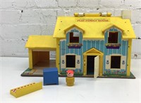 1969 Fisher-Price play family house 952