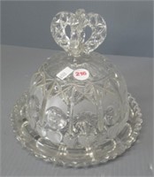 Crystal dome serving dish with lid. Measures: 6"