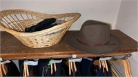 Men’s  size large  top hat ,  basket with gloves