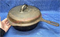 Antique cast iron chicken fryer #8 w/ #8 lid