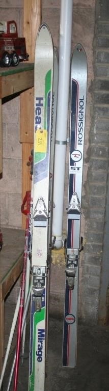 Assortment of ski's