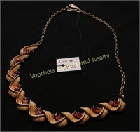 Goldtone necklace w/pink stones