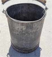 Galvanized pail - fancy bottom