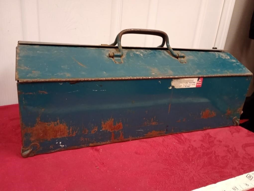 Metal  toolbox