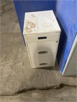 Three drawer filing cabinet no key