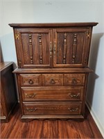 VIINTAGE WOODEN CHEST OF DRAWERS