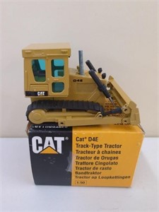 NZG Cat D4E Dozer NIB 1/50