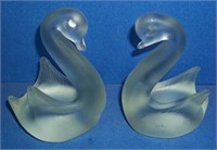 2 glass swans