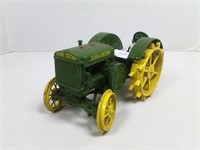 Metal John Deere tractor toy