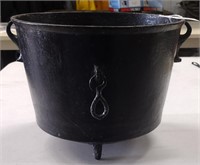 Vintage Gatemark #7 Cast Iron Footed Cauldron