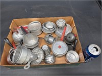 FLAT LOT OF NICE OLD CHILDS COOKWARE