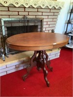 Antique oval walnut Victorian parlour table