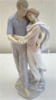 Lladró Figurine: Man And Woman In Embrace