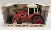 1/16 Ertl IH 1586 Tractor w/ Front Endloader w Box