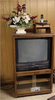 Vntg Entertainment Center w/TV & Decor