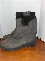 Women’s Gray Boots Size 8.5