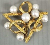 18k gold brooch set with 7 silver cultured pearls
