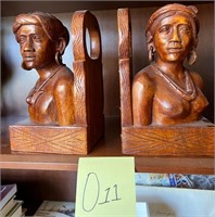 Q - PAIR OF CARVED WOOD BOOKENDS (O11)