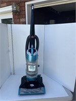 Bissell vacuum - good working order - clean
