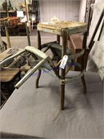 METAL STOOL W/ PULL-OUT STEPS