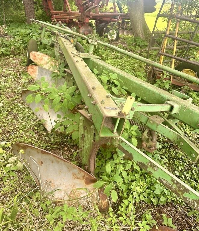 John Deere 1450 4-bottom plow