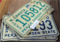 4 PAIR & SINGLE 1970'S NO. DAKOTA LICENSE PLATES