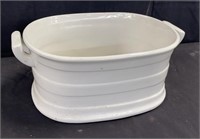 Porcelain tub, approx 19.5" x 13” x 8”
