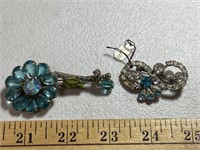 2 vintage brooches with blue & white rhinestones