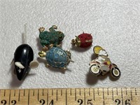 5 vintage animal pins, 1 is snoopy on a bike