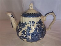 Sadler England blue and white tea pot