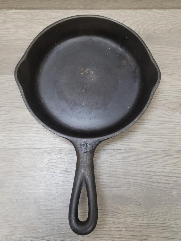 WagnerWare #3 Cast Iron Skillet