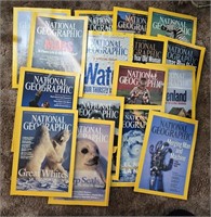 Large Lot Of Vintage National Geo Magazines