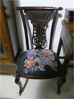 ANTIQUE MAHOGANY SIDECHAIR W/HOOKED SEAT